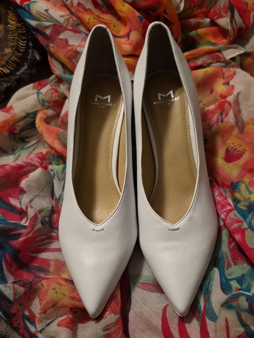 Marc Fisher Dallon White Leather Pointed Toe Pumps - Size 8M